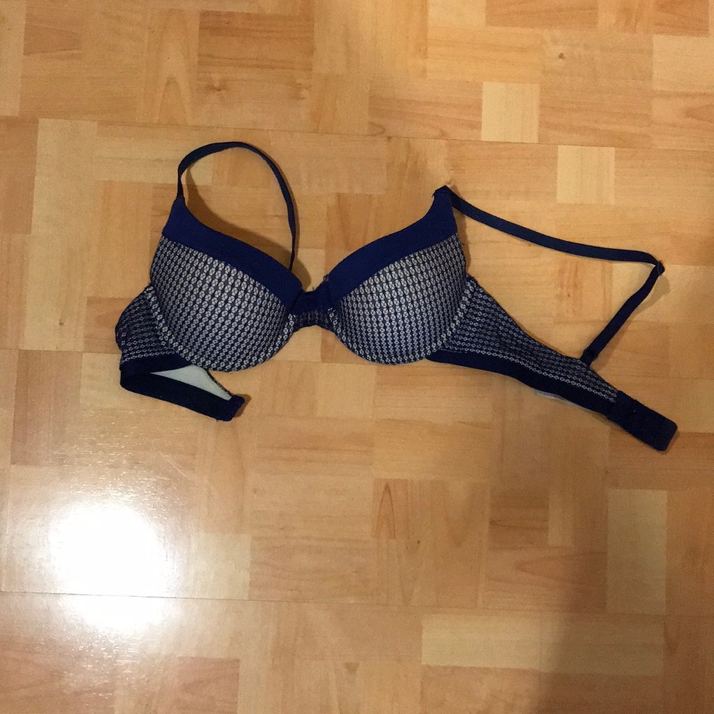 push-up bra